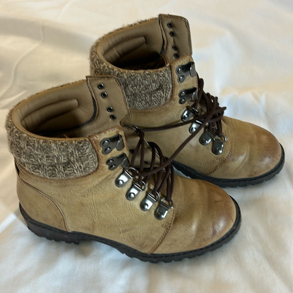 Mia lace boots